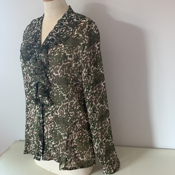 LIZ CLAIBORNE Olive Green Camouflage, sheer ruffled blouse. Large - Picture 5 of 10